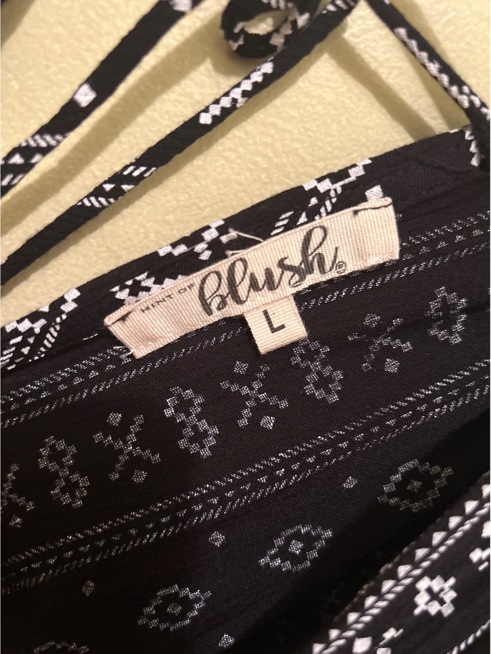 Blush Black and White Patterned V-Neck Dress with Ruffle Sleeves Size Large - Picture 2 of 4